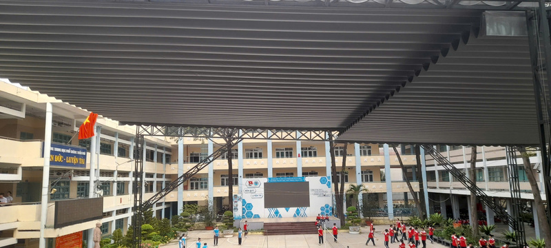 Thi công lắp đặt mái che Huy Hoàng